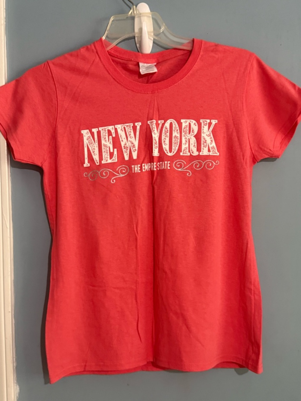 Gildan Coral Pink 'New York' Short Sleeve Graphic Tee